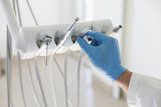 Professional Emergency Dentist technician working in Wahneta, FL